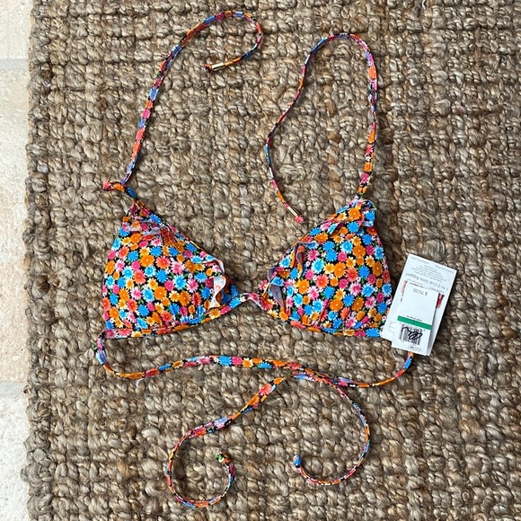 Voda Other - NWT Voda Swim ditzy floral bikini top. Size L